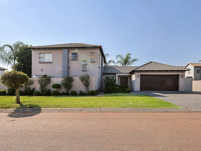 Spacious 3-Bedroom Family Home in Secure Meadows Estate - Photo 3