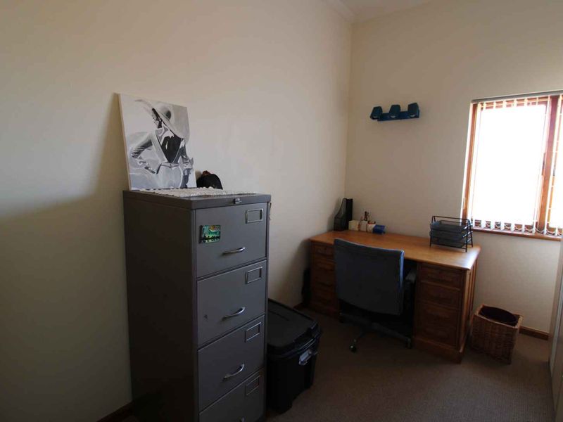 Huge Family House - Photo 6