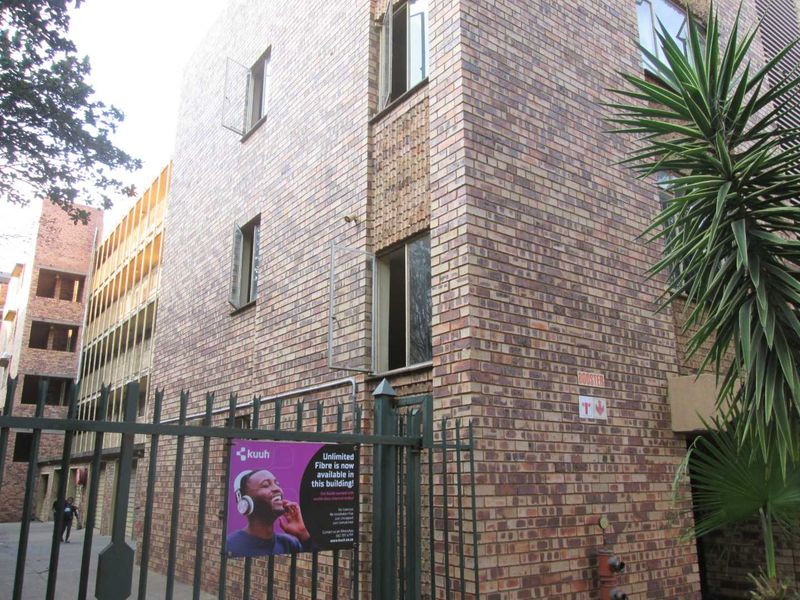 ONE [1]BEDROOM APARTMENT SPUY STREET GARDENS  FOR SALE IN SUNNYSIDE - Photo 1