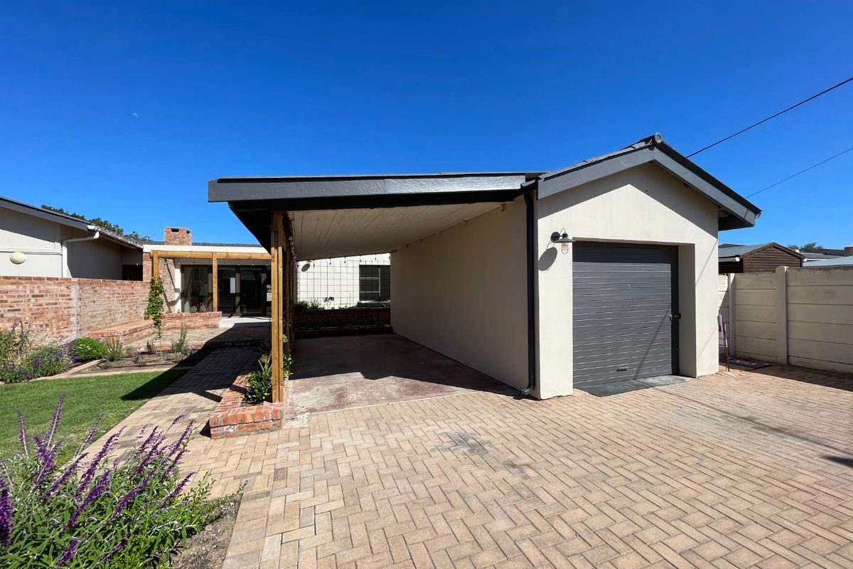 Newly Renovated 3 Bedroom Luxury Home For Sale in Hartenbos Central - Photo 3