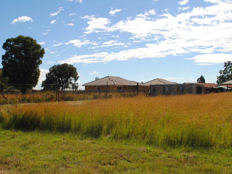 Lovely spacious vacant stand in the attractive Riversdal, Meyerton - Photo 3