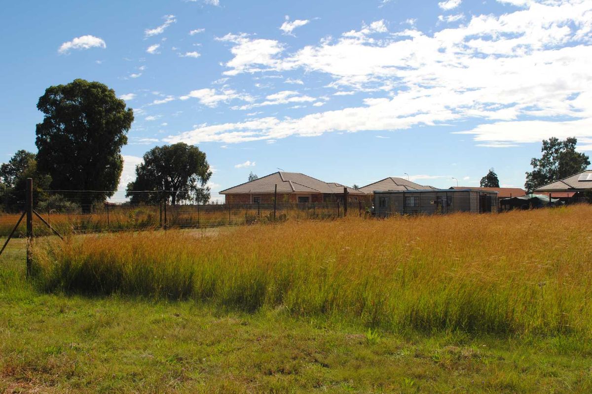 Lovely spacious vacant stand in the attractive Riversdal, Meyerton - Photo 3