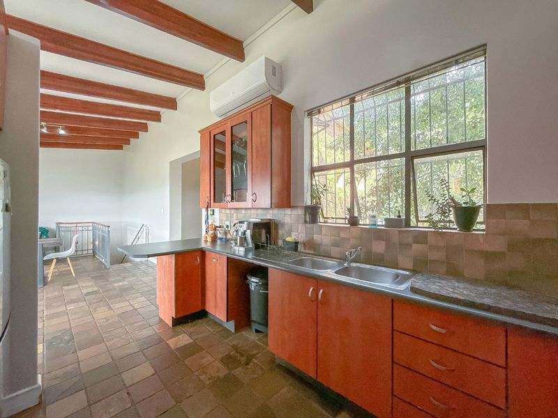 Pretoria's Best-Kept Secret | 3 Bed 2 Bath Home with Unbeatable Views for sale - Photo 7