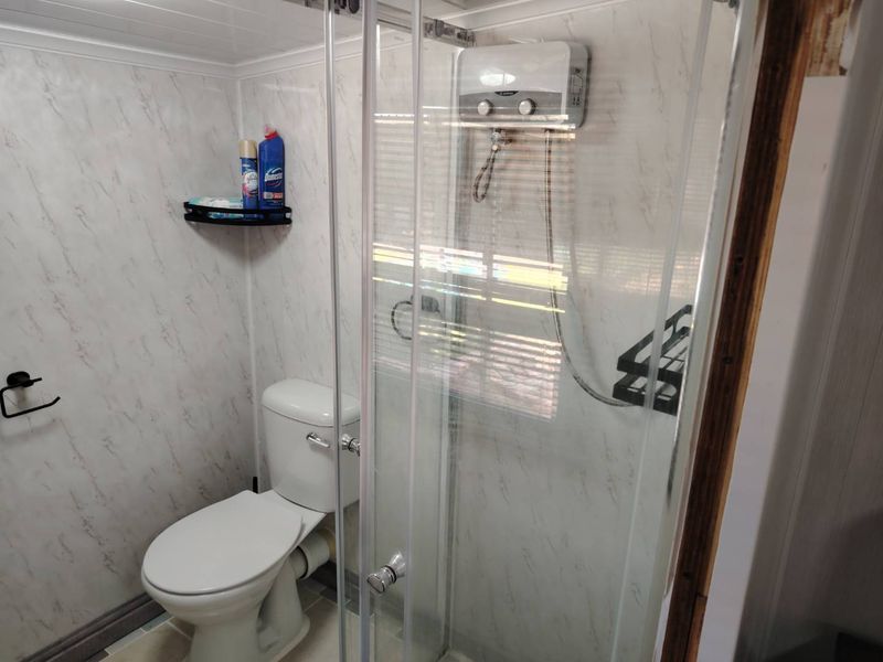 One bedroom garden cottage in Chrismar to rent - Photo 6
