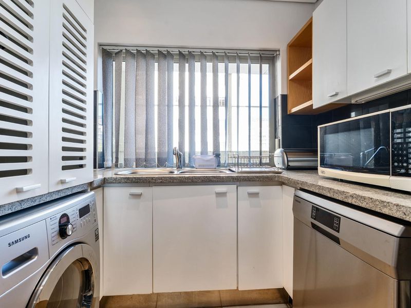 Scarce 3 Bedroom Apartment in the heart of De Waterkant - Photo 9