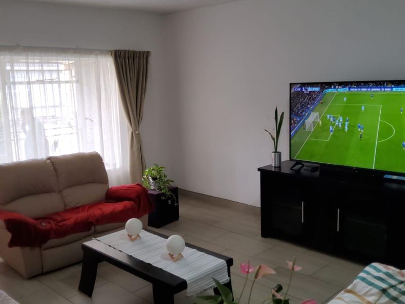 **Spacious 3-Bedroom Townhouse in Secure Complex - Photo 6
