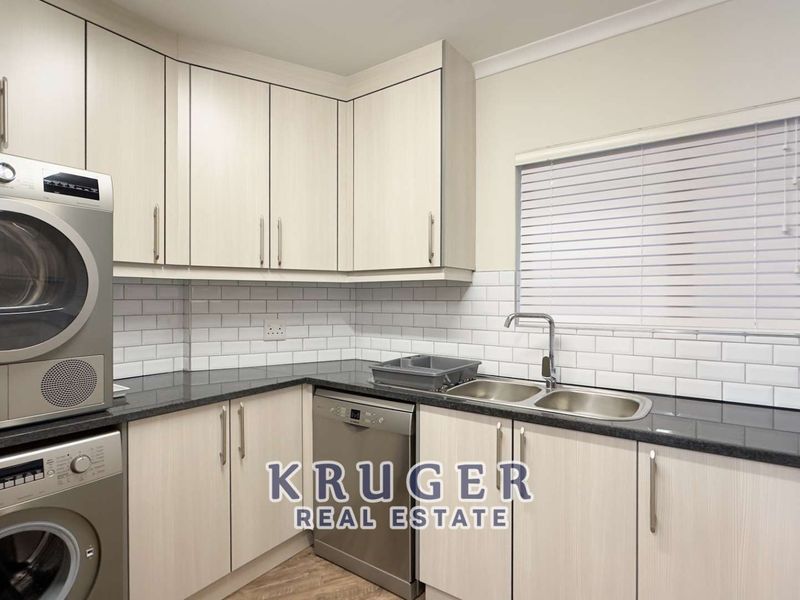 Luxurious 3-Bedroom Apartment with Sea View - Photo 6