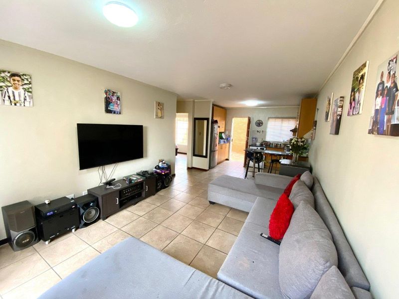 Beautiful newly painted simplex - Photo 5