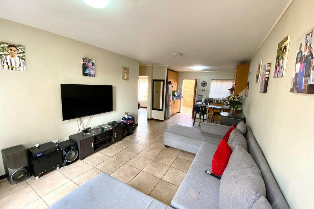 Beautiful newly painted simplex - Photo 5