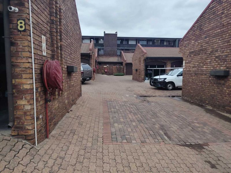 Stunning 4-Bedroom Townhouse in Secure Complex – Benoni Town - Photo 1