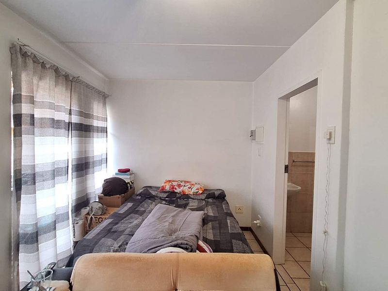 Bachelor Apartment in Richmond - Photo 5