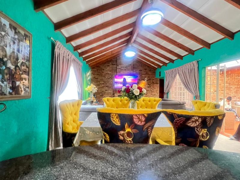 Entertainer's Dream: Indoor Braai and Outdoor Lapa! - Photo 3