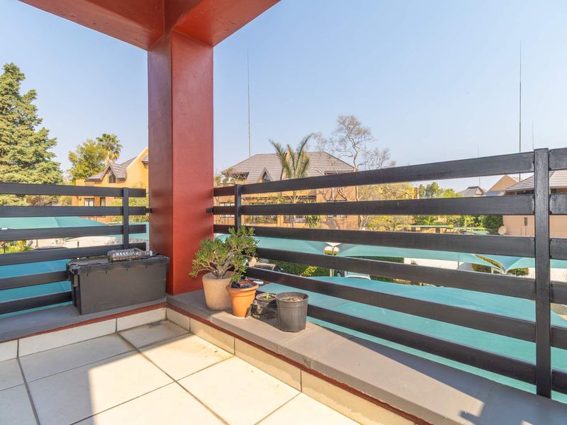 A Steal - One Bed One Full Bath in the heart of Douglasdale - Photo 8