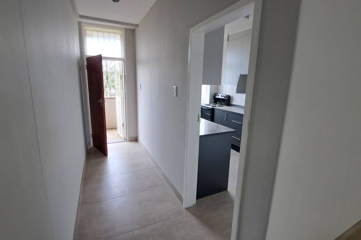 2 Bedroom 1 Bathroom Apartment - Photo 3
