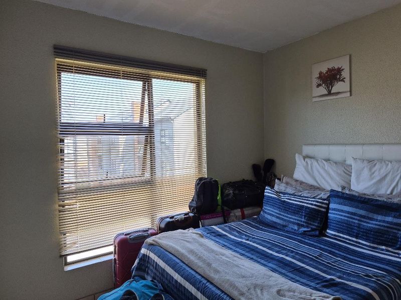 Stunning two-bedroom apartment in Jansen Park - Photo 7