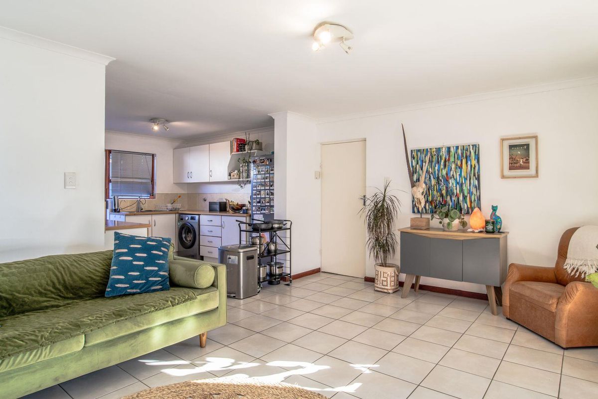 Tranquil Living in a secure complex - Photo 5