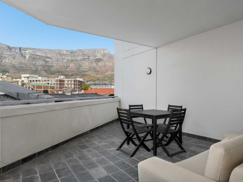 City Apartment with Spectacular Mountain Views - Photo 5