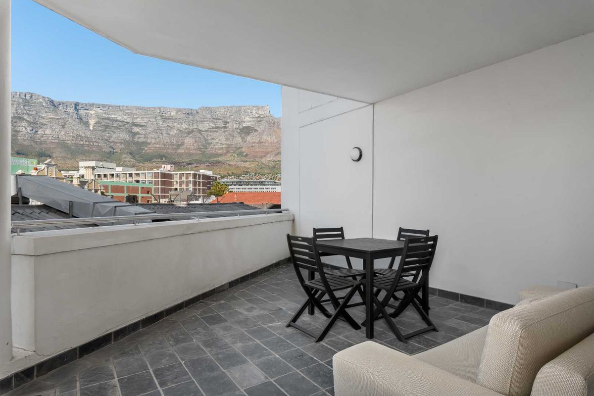City Apartment with Spectacular Mountain Views - Photo 5