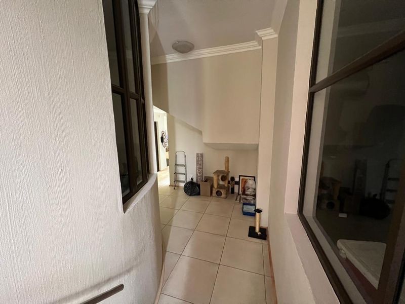 FOR SALE- 4 BEDROOM, 3 STOREY HOUSE IN LONG BEACH, WALVIS BAY, NAMIBIA - Photo 6