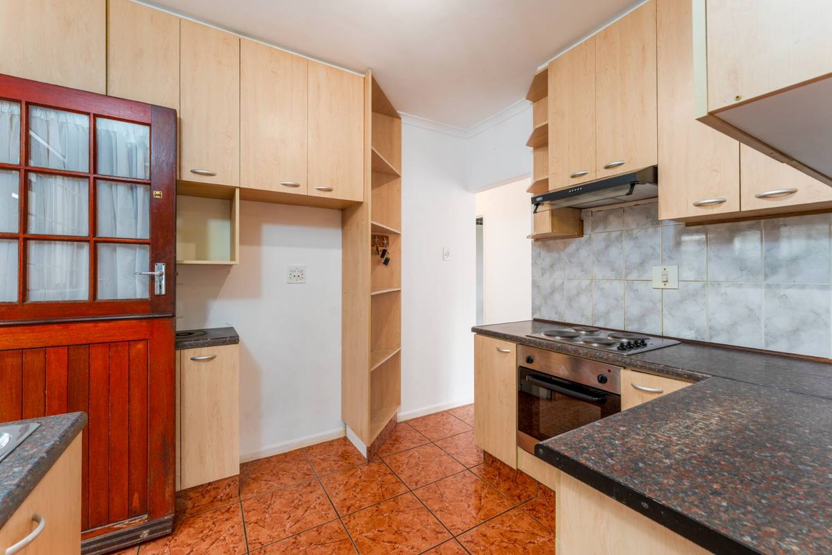 Bright & Spacious 3-Bedroom Home with Stunning Sea Views - Photo 4