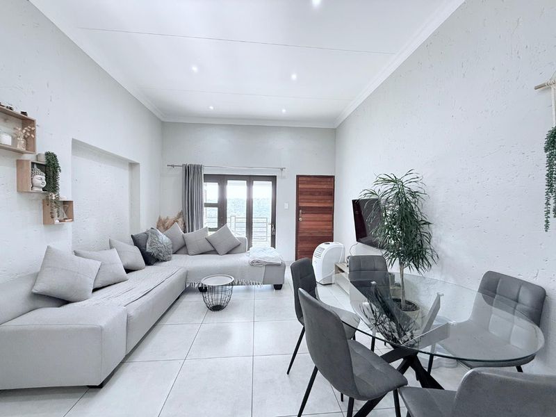 Golf Course Views & Modern Comfort: 2-Bed Glenvista Gem - Photo 3