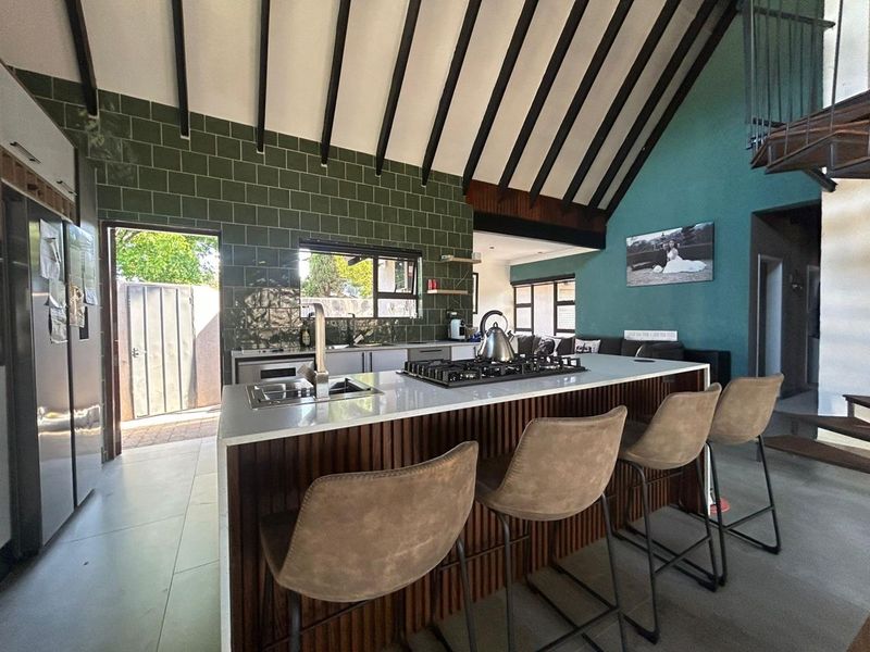 Modern 4 Bedroomed Home With Spacious 2 Bedroomed Flatlet & Pool. - Photo 5