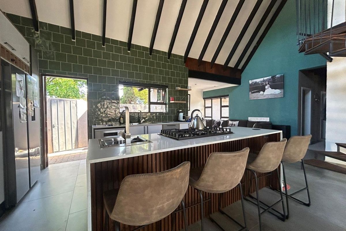 Modern 4 Bedroomed Home With Spacious 2 Bedroomed Flatlet & Pool. - Photo 5