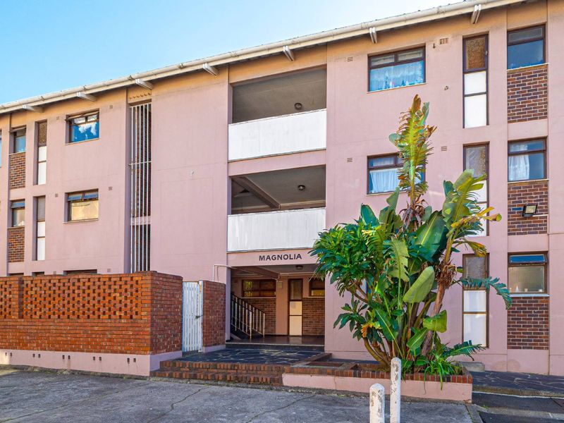 Modern 2-Bedroom Ground-Floor Apartment with Private Courtyard - Photo 3