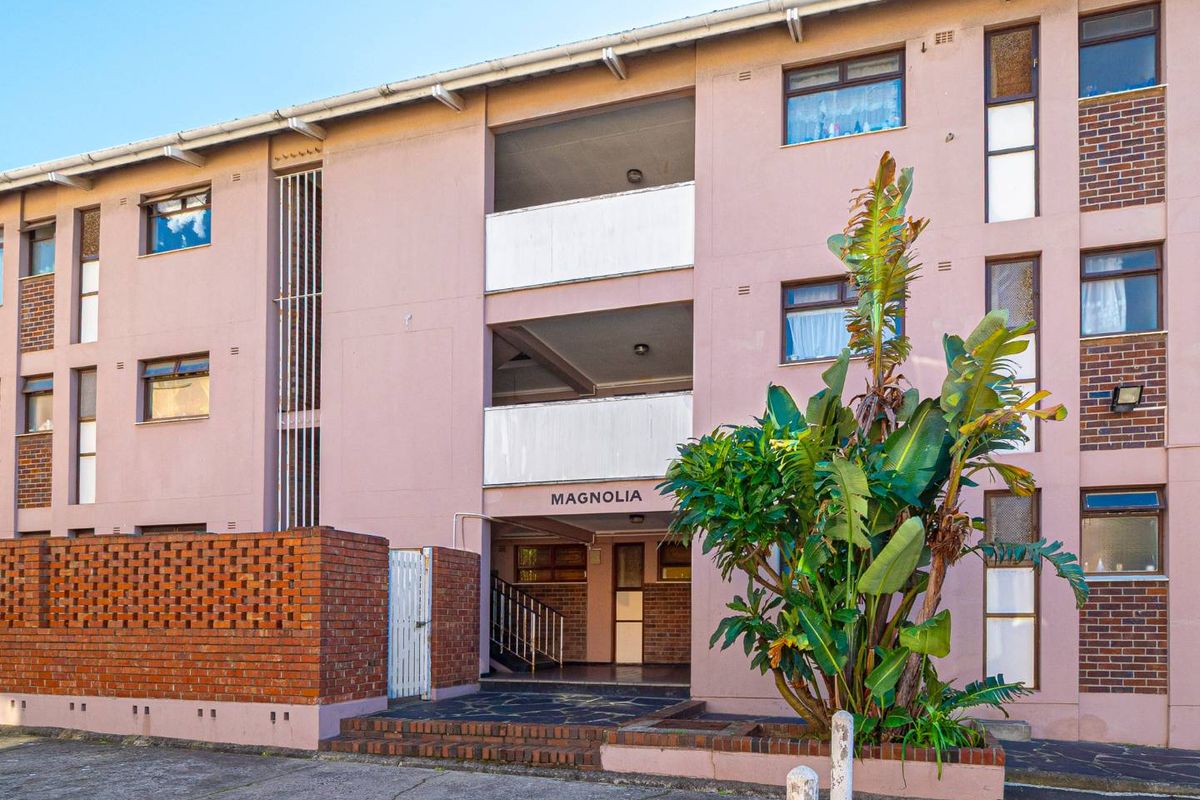 Modern 2-Bedroom Ground-Floor Apartment with Private Courtyard - Photo 3