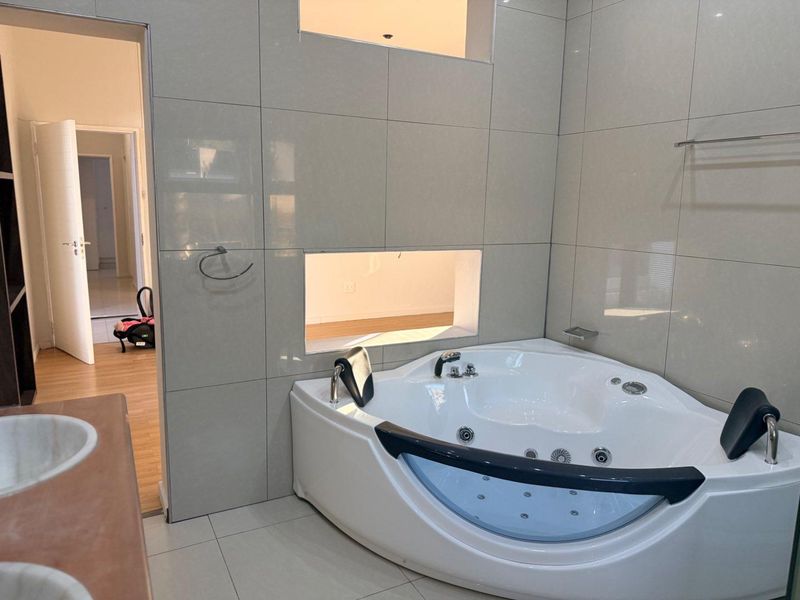 Stunning Family Home-Academia - Photo 8