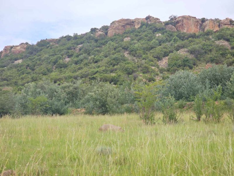 **Prime Vacant Land Opportunity: 1180 sqm at the Mountain's Foot** - Photo 5