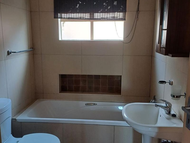 2 Bedroom Apartment To Let - Photo 8