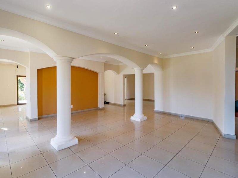 5 Bedroom Family Home to Rent in Valley View Estate, Centurion - Photo 1