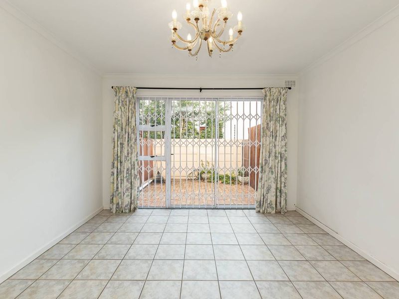 Charming One Bedroom Apartment with Entertainment Patio in Newlands / Rondebosch Village - Photo 2