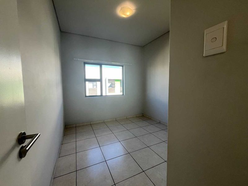 Top floor apartment in Ballito Goves available on rental - Photo 4