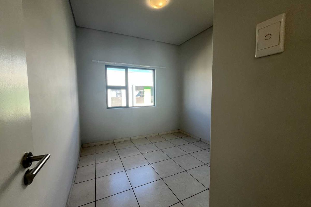 Top floor apartment in Ballito Goves available on rental - Photo 4