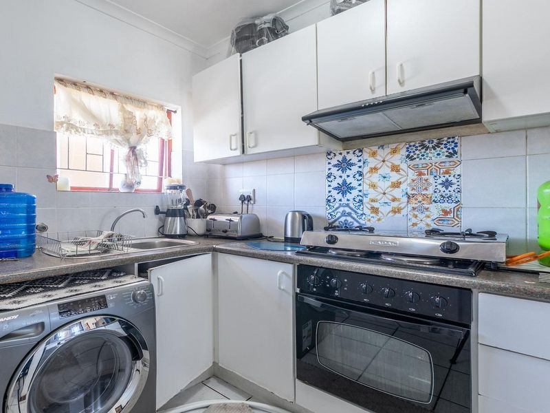 2 bed 1 bath in ST JAMES - Photo 4