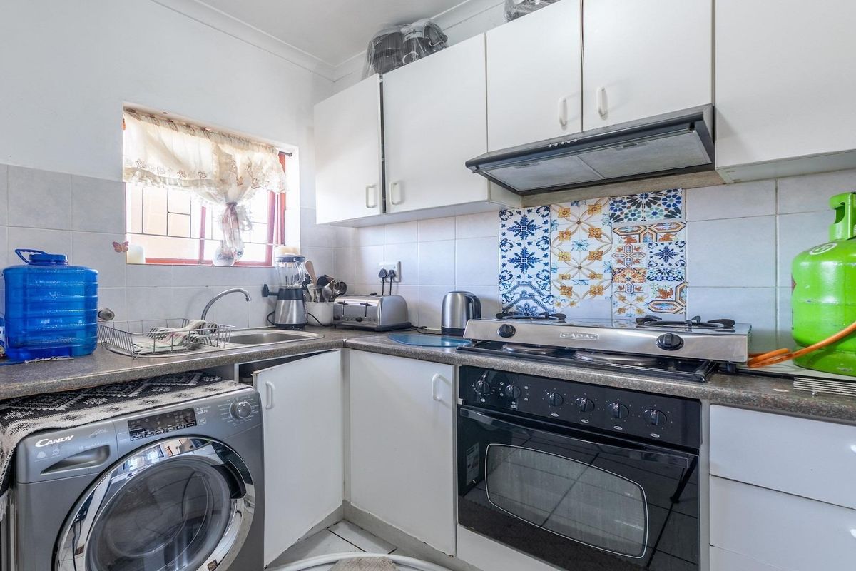 2 bed 1 bath in ST JAMES - Photo 4