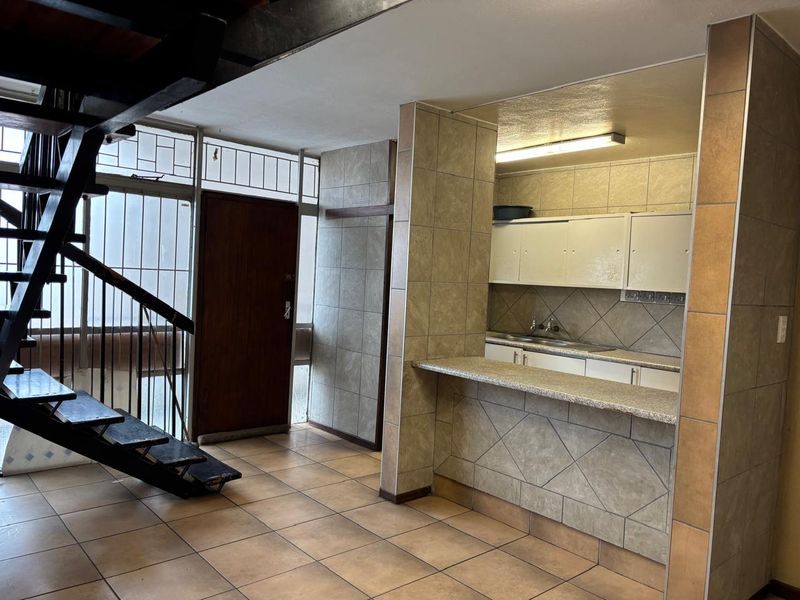 Calling all investors and big families. - Photo 1