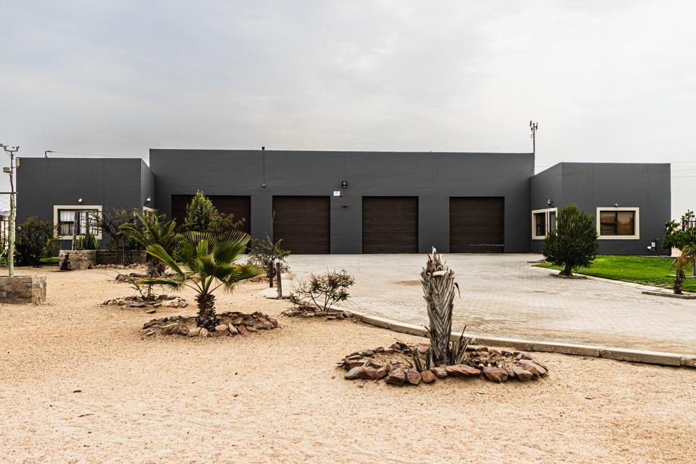 View of the garages and the guest rooms on both sides