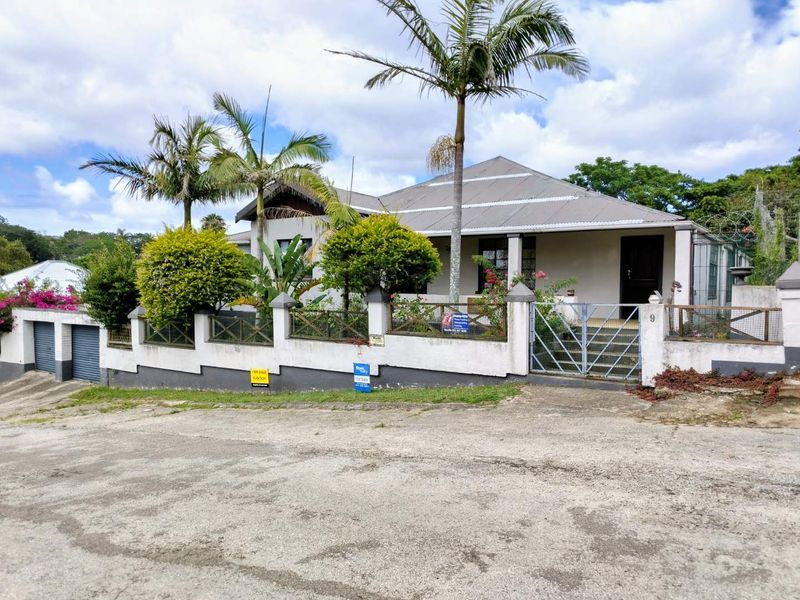 CHARMING HOME FULL OF POTENTIAL AND OLD WORLD WARMTH - Photo 3