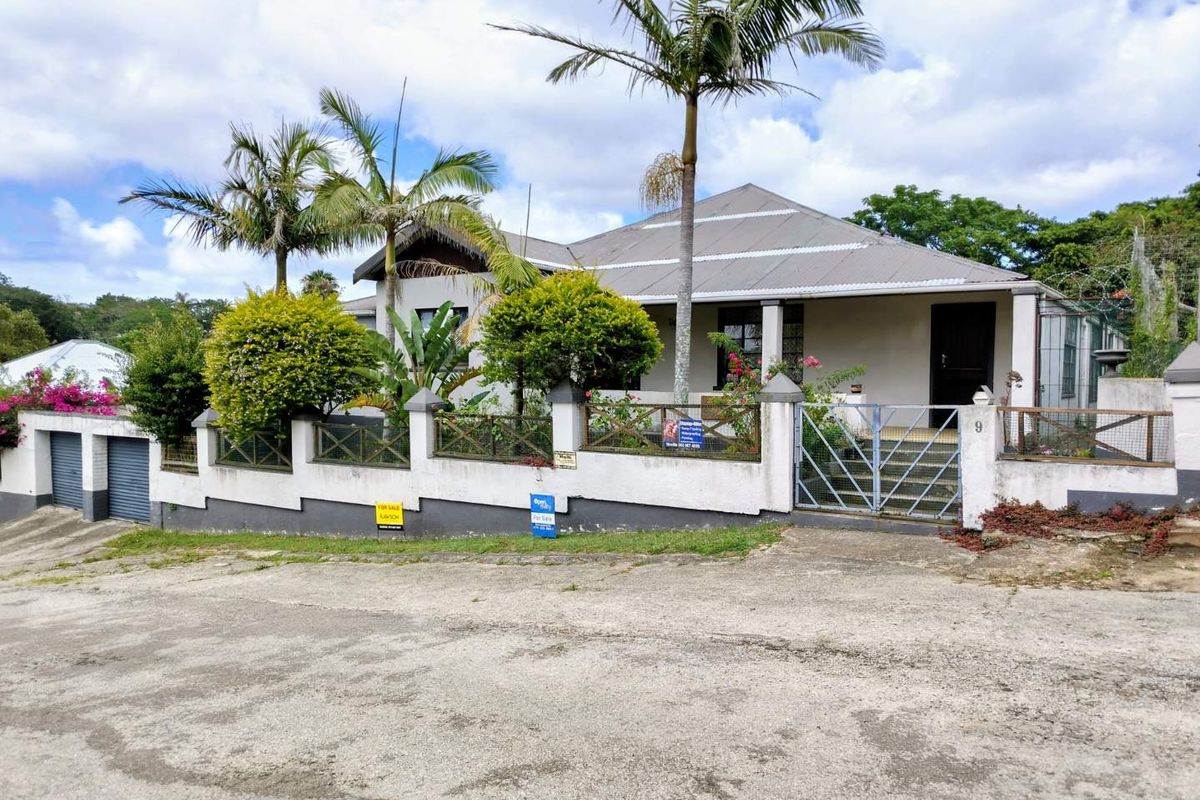 CHARMING HOME FULL OF POTENTIAL AND OLD WORLD WARMTH - Photo 3