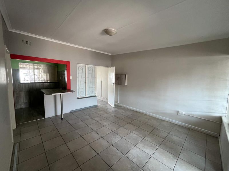 Excellent Investment Opportunity – 2-Bedroom Flat for Sale - Photo 2