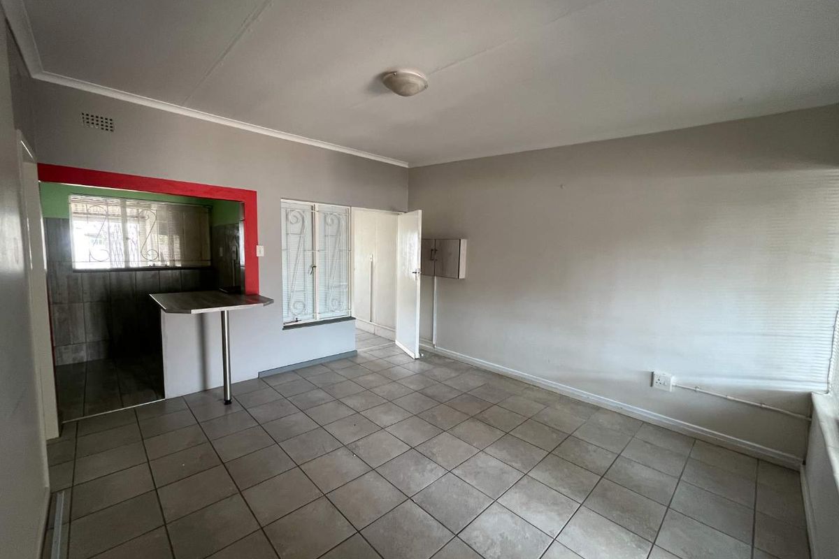 Excellent Investment Opportunity – 2-Bedroom Flat for Sale - Photo 2