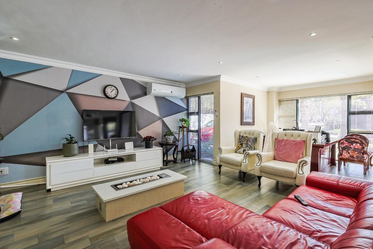 Modern Furnished 3-Bedroom Home with Pool, Cinema Room & Luxurious Finishes - Photo 5