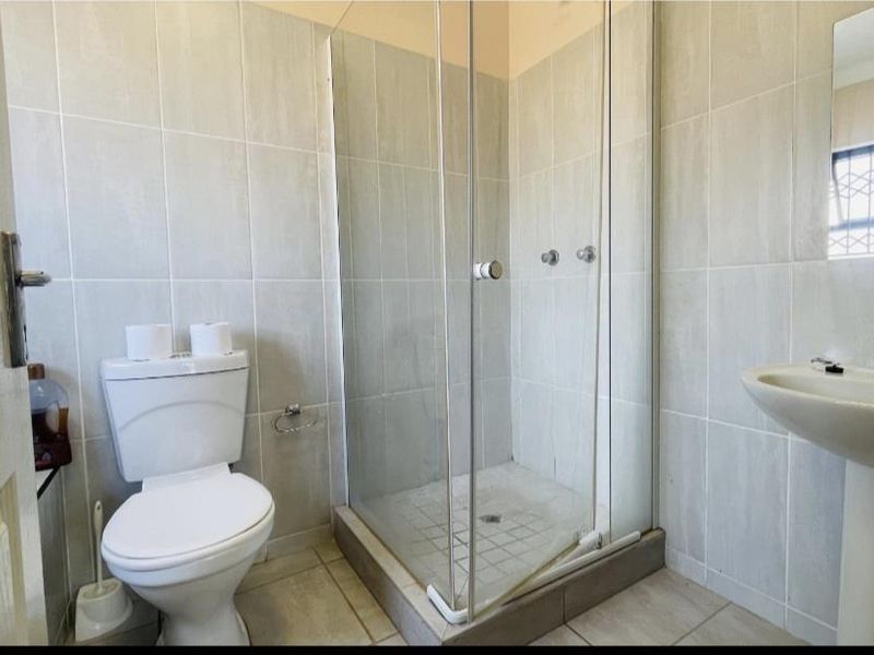 Luxury Living - Photo 9