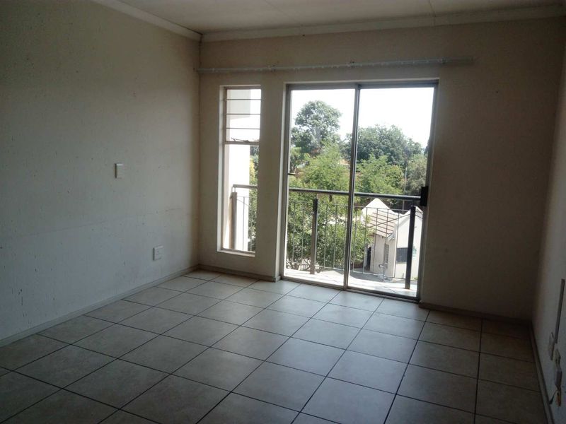 Apartment Flat for Sale in Klippoortjie Boksburg - Photo 6