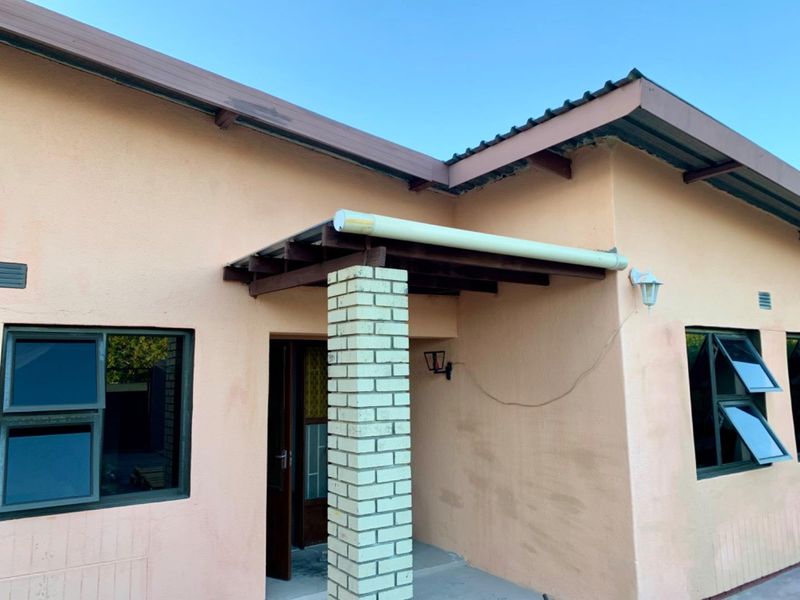 3-Bedroom Home with Versatile Flatlet & Double Garage – Prime Value in Okahandja! - Photo 6