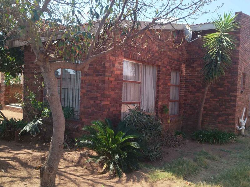3 bedrooms house for sale in Soshanguve HH - Photo 2