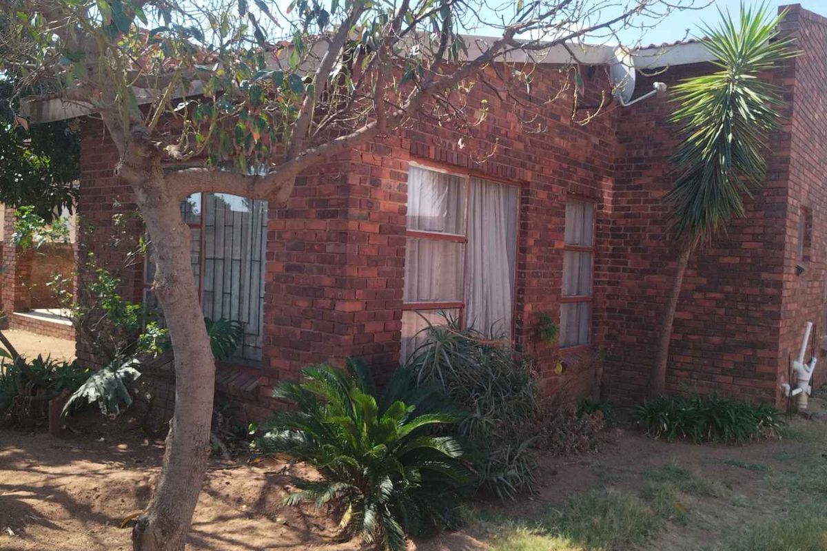 3 bedrooms house for sale in Soshanguve HH - Photo 2
